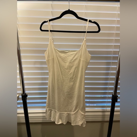 PRINCESS POLLY DRESS - Picture 2 of 4